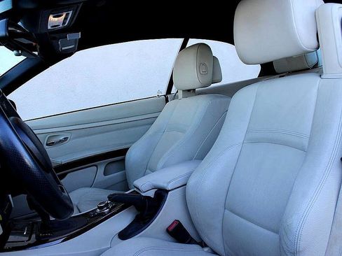 Used 2013 BMW 335i Convertible w/ M Sport Pkg image 12