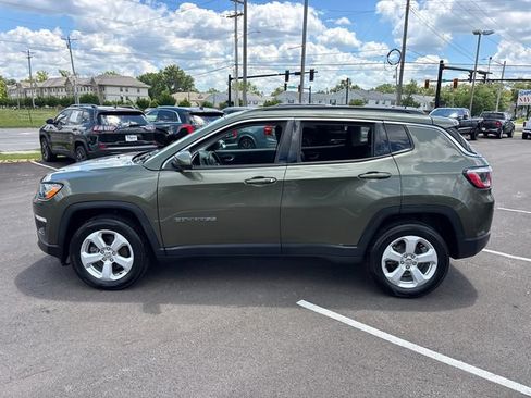 Used 2019 Jeep Compass Latitude w/ Cold Weather Group AWD/4WD image 3