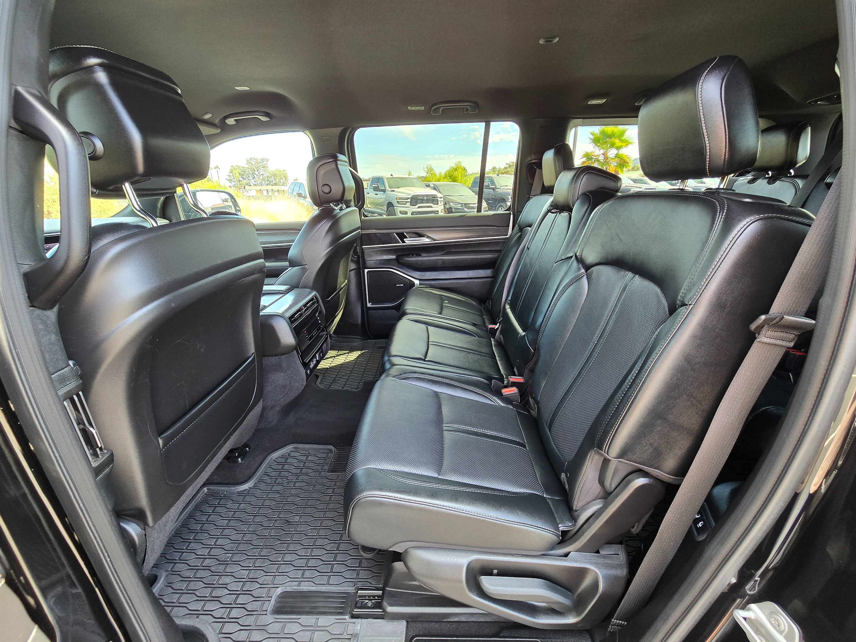 Used 2024 Jeep Wagoneer Series II w/ Flexible Seating Group RWD image 22