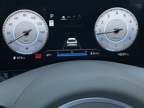 Used 2025 Hyundai Elantra SEL image 21