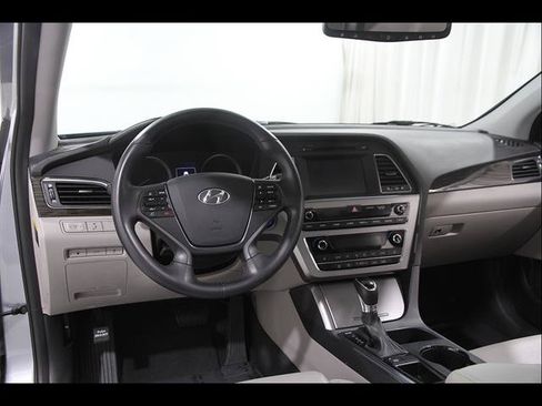 Used 2017 Hyundai Sonata Limited FWD image 6