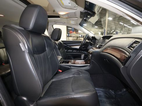 Used 2017 INFINITI Q70 L 3.7 w/ Deluxe Touring Package AWD/4WD image 18