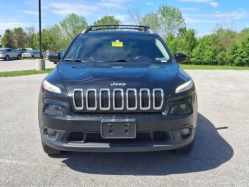 Used 2017 Jeep Cherokee Latitude AWD/4WD image 2