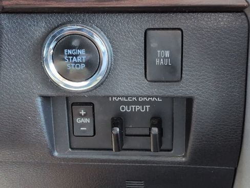 Used 2020 Toyota Tundra Limited w/ Limited Premium Package AWD/4WD image 28