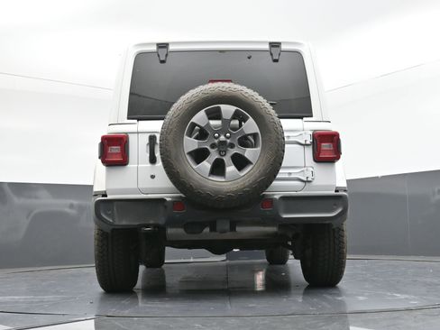 Used 2019 Jeep Wrangler Unlimited Sahara image 27