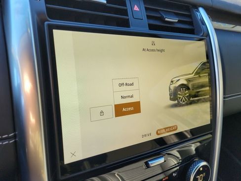 New 2024 Land Rover Discovery Metropolitan Edition image 34