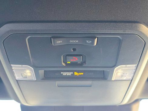 Certified 2025 Toyota Tacoma SR5 AWD/4WD image 36