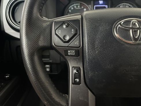 Used 2017 Toyota Tacoma TRD Off-Road w/ Premium & Technology Package AWD/4WD image 57