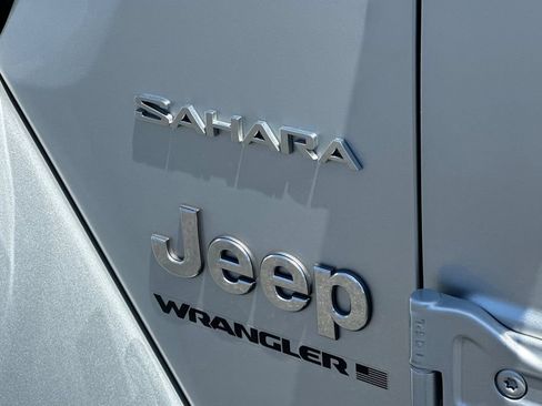 Used 2024 Jeep Wrangler Unlimited Sahara AWD/4WD image 30