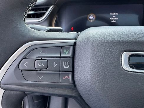 Used 2025 Jeep Grand Cherokee Laredo X w/ Luxury Tech Group I image 27