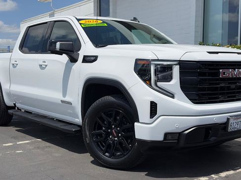 Used 2026 GMC Sierra 1500 Elevation w/ Elevation Premium Package AWD/4WD image 1