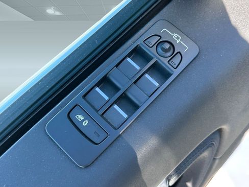 Used 2020 Land Rover Discovery Sport SE image 21