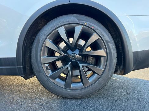 Used 2022 Tesla Model X image 29