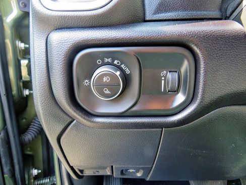 Used 2021 RAM 2500 Big Horn w/ Level 2 Equipment Group image 28