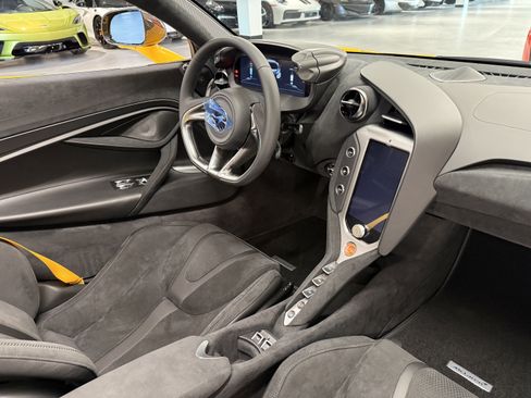 Used 2027 McLaren 750S Spider RWD image 25