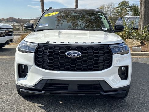 Used 2025 Ford Explorer ST-Line w/ Premium Package image 3