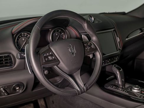 Used 2024 Maserati Levante GT Ultima image 15