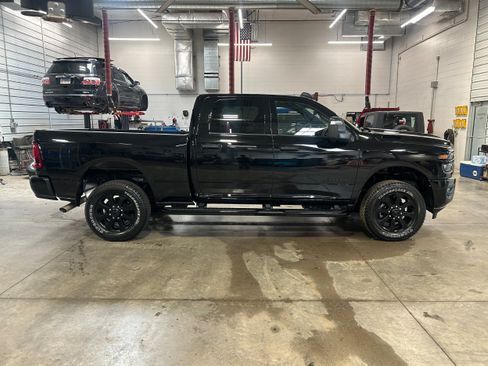 Used 2025 RAM 2500 Big Horn AWD/4WD image 6