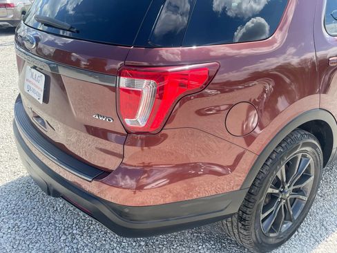 Used 2018 Ford Explorer XLT w/ Equipment Group 202A AWD/4WD image 11