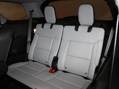 Used 2021 Ford Explorer XLT w/ Equipment Group 202A image 11