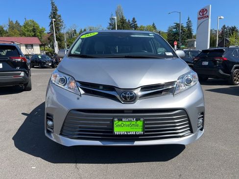 Used 2018 Toyota Sienna XLE w/ XLE Navigation Package AWD/4WD image 2