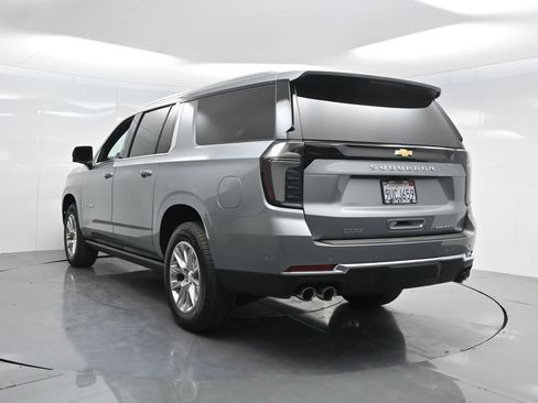 Used 2025 Chevrolet Suburban Premier image 6