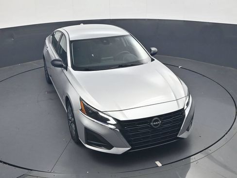 Used 2025 Nissan Altima 2.5 SV FWD image 33