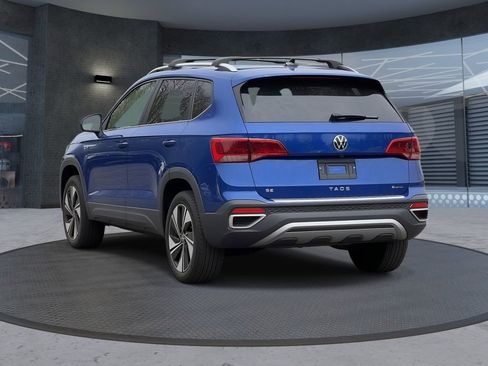 Used 2023 Volkswagen Taos SE w/ Panoramic Sunroof Package AWD/4WD image 3