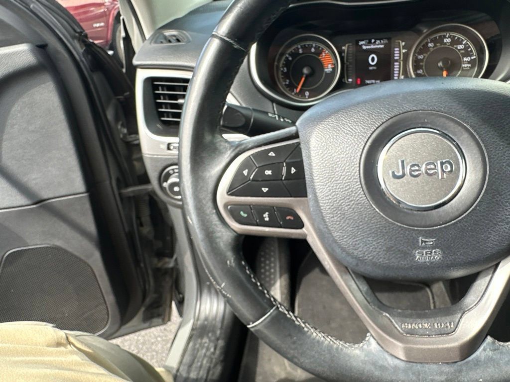 Certified 2019 Jeep Cherokee Latitude Plus AWD/4WD image 14
