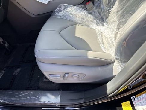 Used 2026 Toyota Highlander XLE AWD/4WD image 15