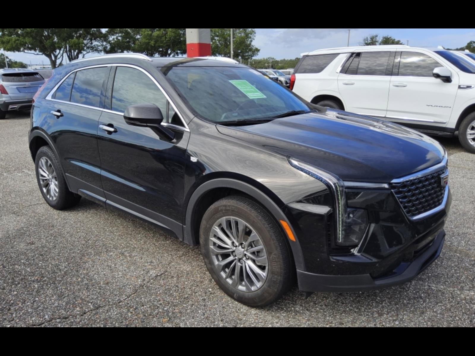 Used 2024 Cadillac XT4 Premium Luxury w/ Cold Weather Package FWD image 14