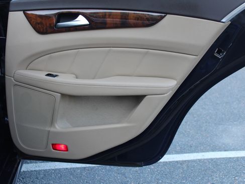 Used 2014 Mercedes-Benz CLS 550 4MATIC image 16