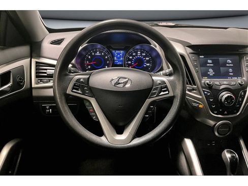 Used 2016 Hyundai Veloster image 6