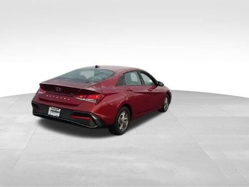 Used 2025 Hyundai Elantra SE image 13