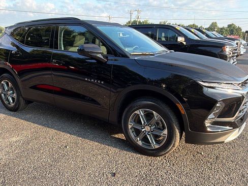 New 2026 Chevrolet Blazer LT w/ Convenience Package FWD image 5