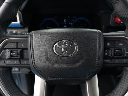 Used 2025 Toyota Tacoma TRD Off-Road AWD/4WD image 21