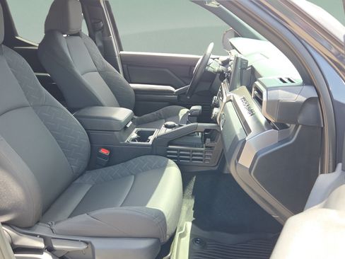 Certified 2026 Toyota Tacoma SR5 AWD/4WD image 28