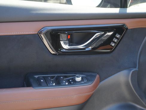Used 2025 Subaru Forester Touring AWD/4WD image 11