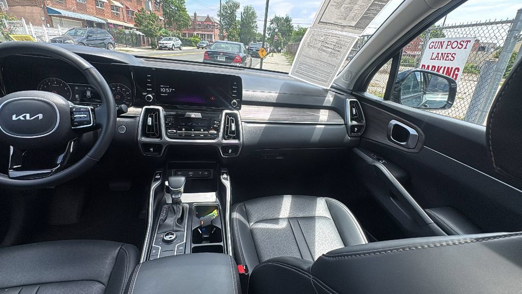 Used 2023 Kia Sorento S w/ Panoramic Sunroof Package AWD/4WD image 28