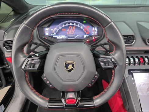 Used 2022 Lamborghini Huracan EVO RWD image 10