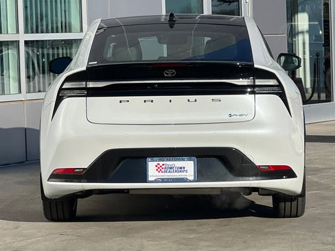 New 2026 Toyota Prius Plug-In Hybrid image 5