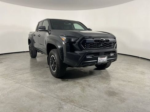 Used 2026 Toyota Tacoma TRD Off-Road AWD/4WD image 2