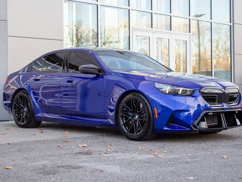 Used 2025 BMW M5 w/ Carbon Package image 3