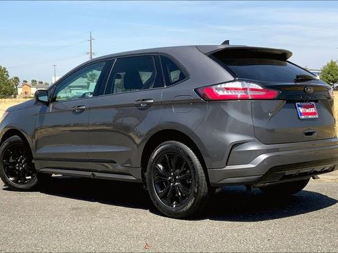New 2023 Ford Edge SE w/ Black Appearance Package image 3