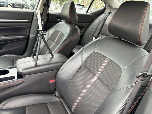 Used 2024 Nissan Altima 2.5 SR FWD image 24