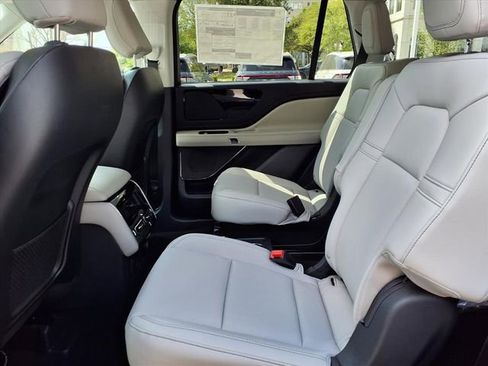 New 2026 Lincoln Aviator 2WD image 8