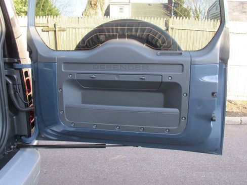 Used 2022 Land Rover Defender 110 SE image 45