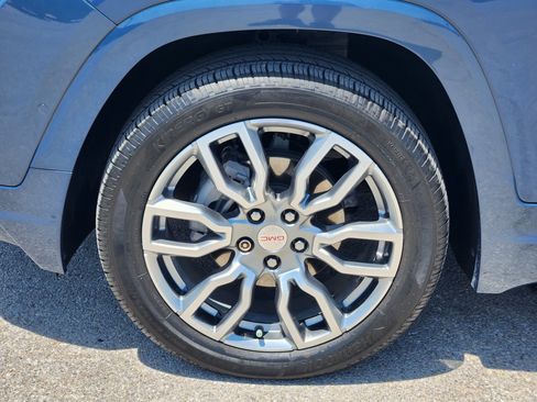 Used 2024 GMC Terrain Denali w/ Denali Premium Package AWD/4WD image 10