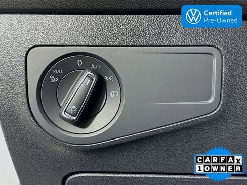 Certified 2022 Volkswagen Tiguan SEL R-Line image 10