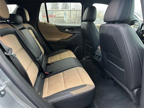 Used 2026 Chevrolet Equinox ACTIV w/ Convenience Package III image 12